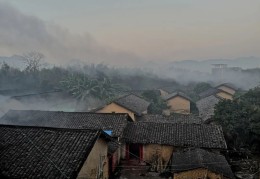 翻建宅基地房屋 ： “五不许、两不能”
